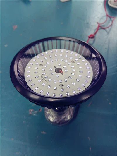 Prenosná UV 365nm lampa na kontrolu lepidla v obuvníckych továrňach